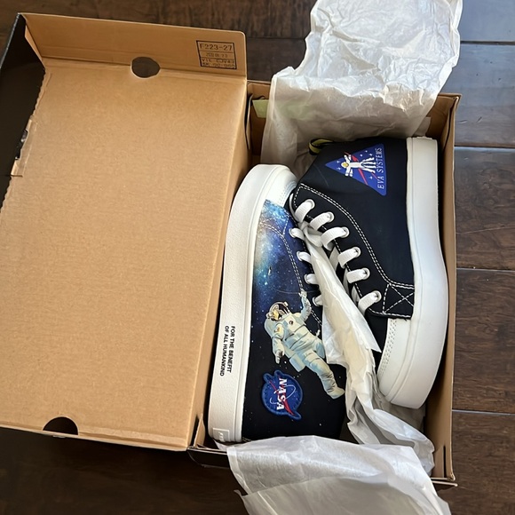 Skechers Boys High-Top Sneakers - Black and White with Astronaut Design, Size 3 - Picture 8 of 9